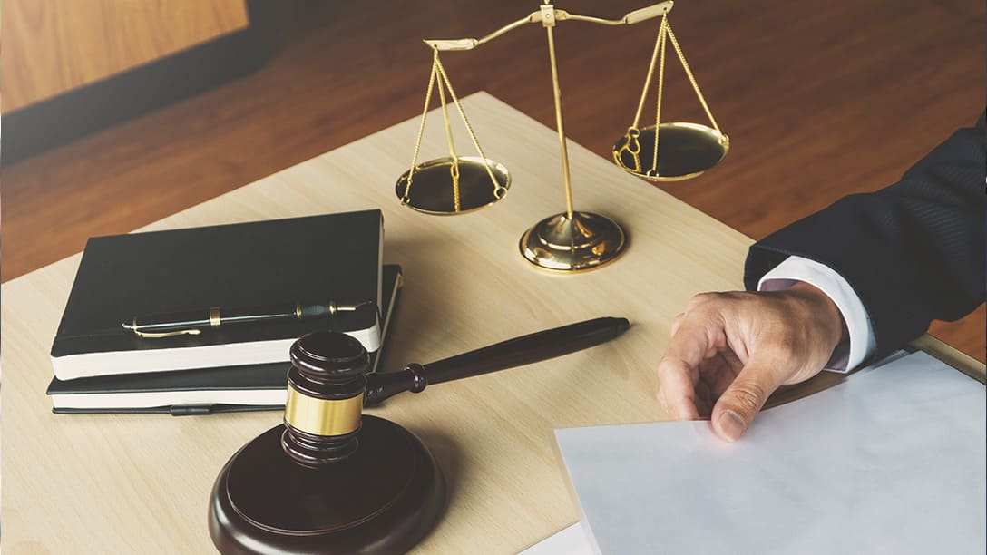 <span id="hs_cos_wrapper_name" class="hs_cos_wrapper hs_cos_wrapper_meta_field hs_cos_wrapper_type_text" style="" data-hs-cos-general-type="meta_field" data-hs-cos-type="text" >¿Cuándo un delito es considerado grave en España?</span>